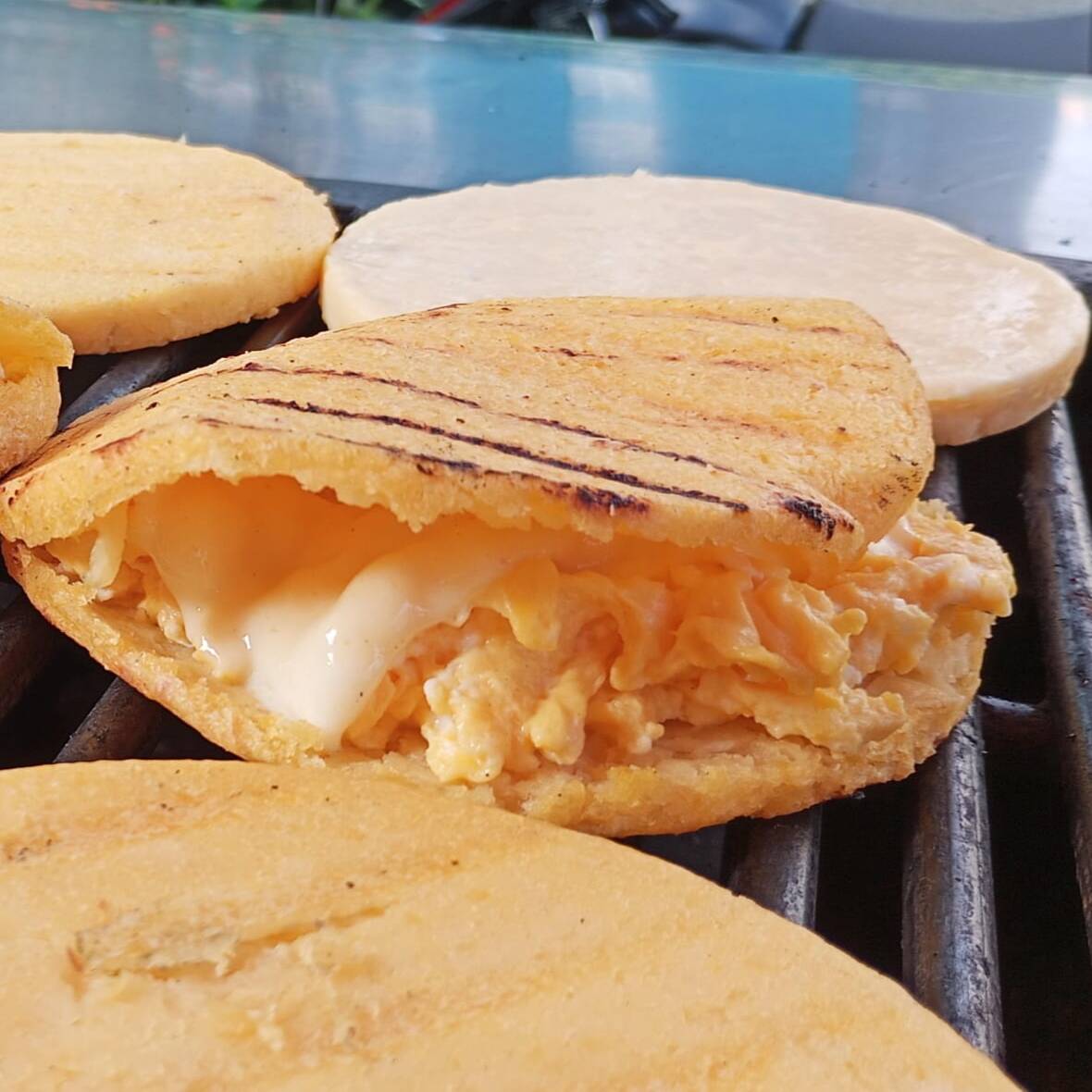 Arepas con Huevo Revuelto