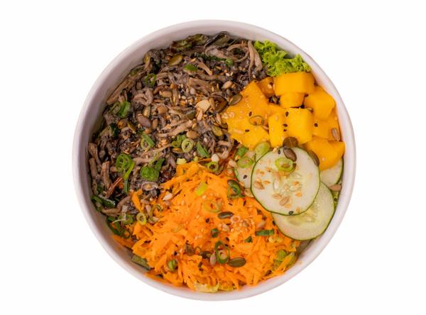 Experimente nossa deliciosa opção vegana de salada!
Preparada com mix de folhas (alface americana, alface frisée, alface roxa e alface lisa), shimeji, manga, pepino, cenoura, mix de sementes (semente de abóbora, semente de girassol, gergelim branco, gergelim preto, semente de linhaça dourada, chia, azeite de oliva, zathar e sal).
Não Contém Glúten
Não Contém Lactose
Vegano
*Ingredientes de preparo não podem ser alterados.
Serve 1 pessoa
(350g)