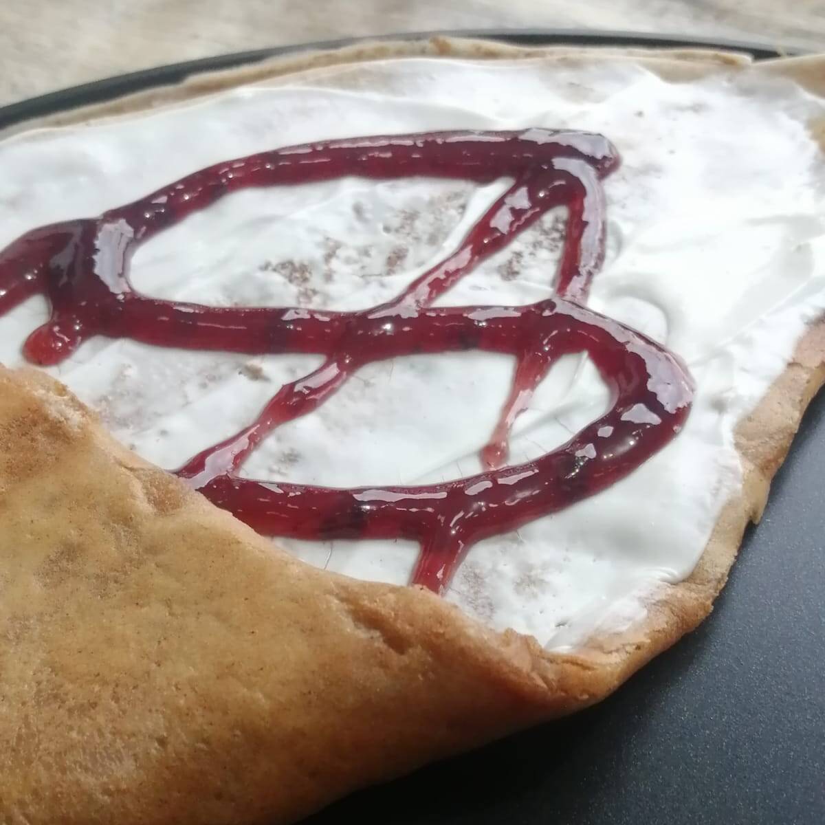 Crepa de Philadelphia con Mermelada de Zarzamora