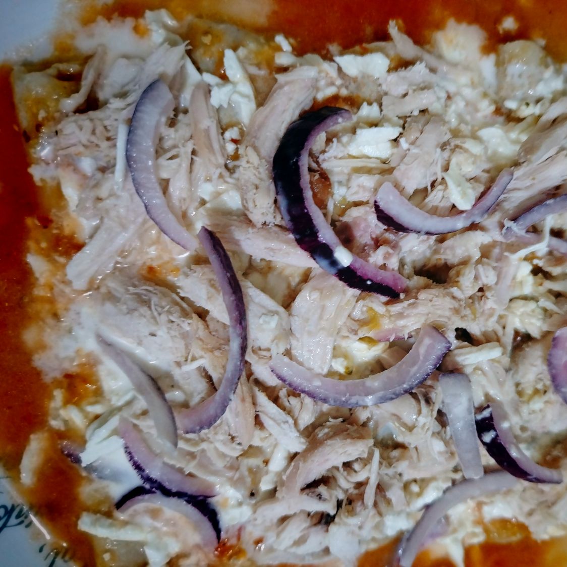 Chilaquiles Rojos Pollo Marinado y Asada