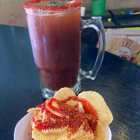 Michelada Botanera Clara con Papas y Cacahuates
