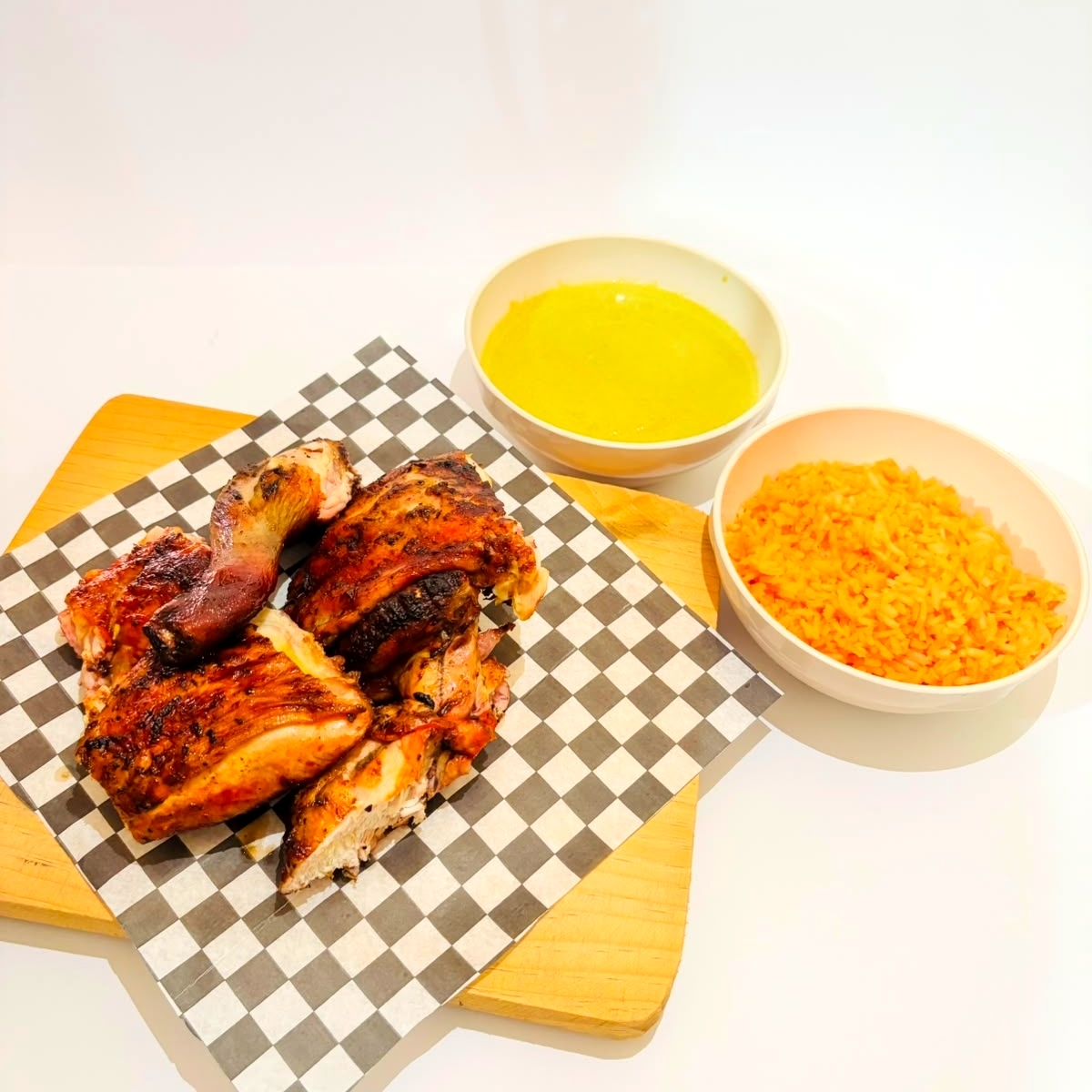 Pollo Entero (Arroz y Salsa)