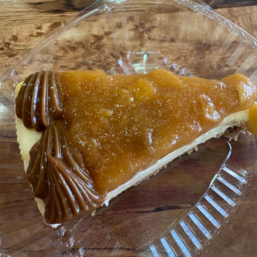 Cheesecake con Cajeta y Guayaba