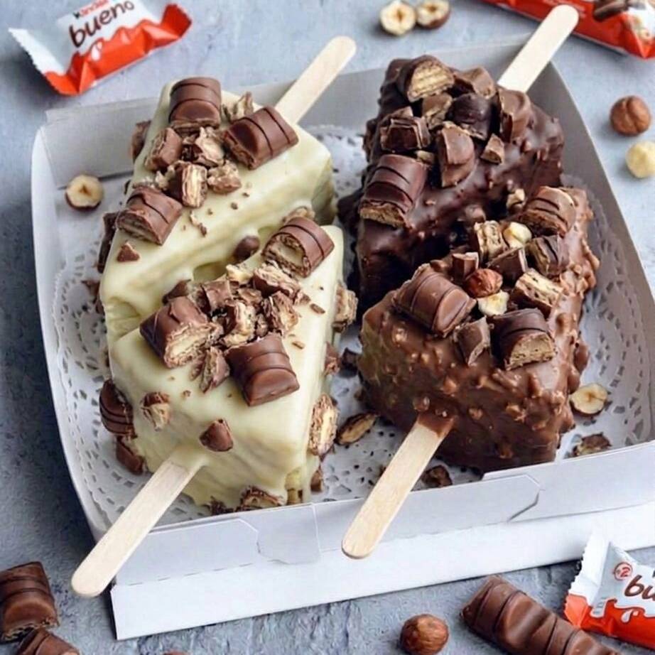 Paleta de Cheesecake con Kinder Bueno