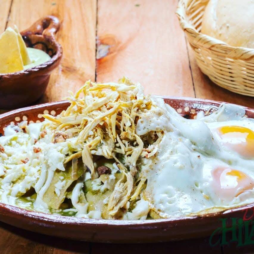 Chilaquiles de Pollo y Huevo🧑🍳☕ café gratis.