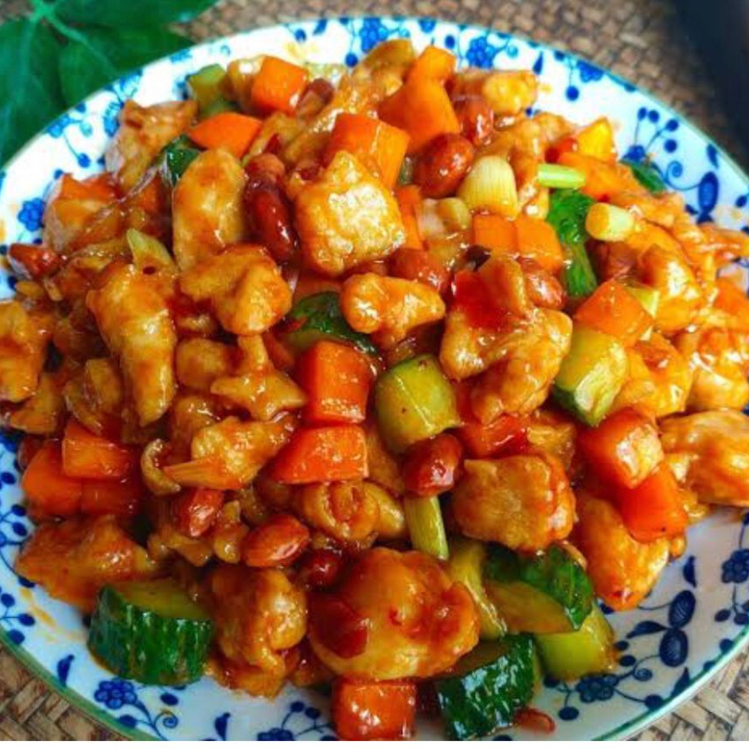 Pollo con cacahuate
