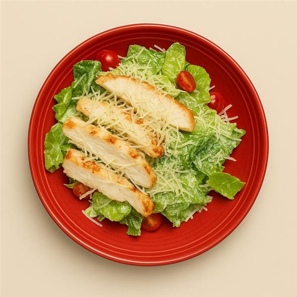 Frango grelhado, alface, cenoura e tomate cereja, com molho cítrico de dois limões e um toque de parmesão ralado.