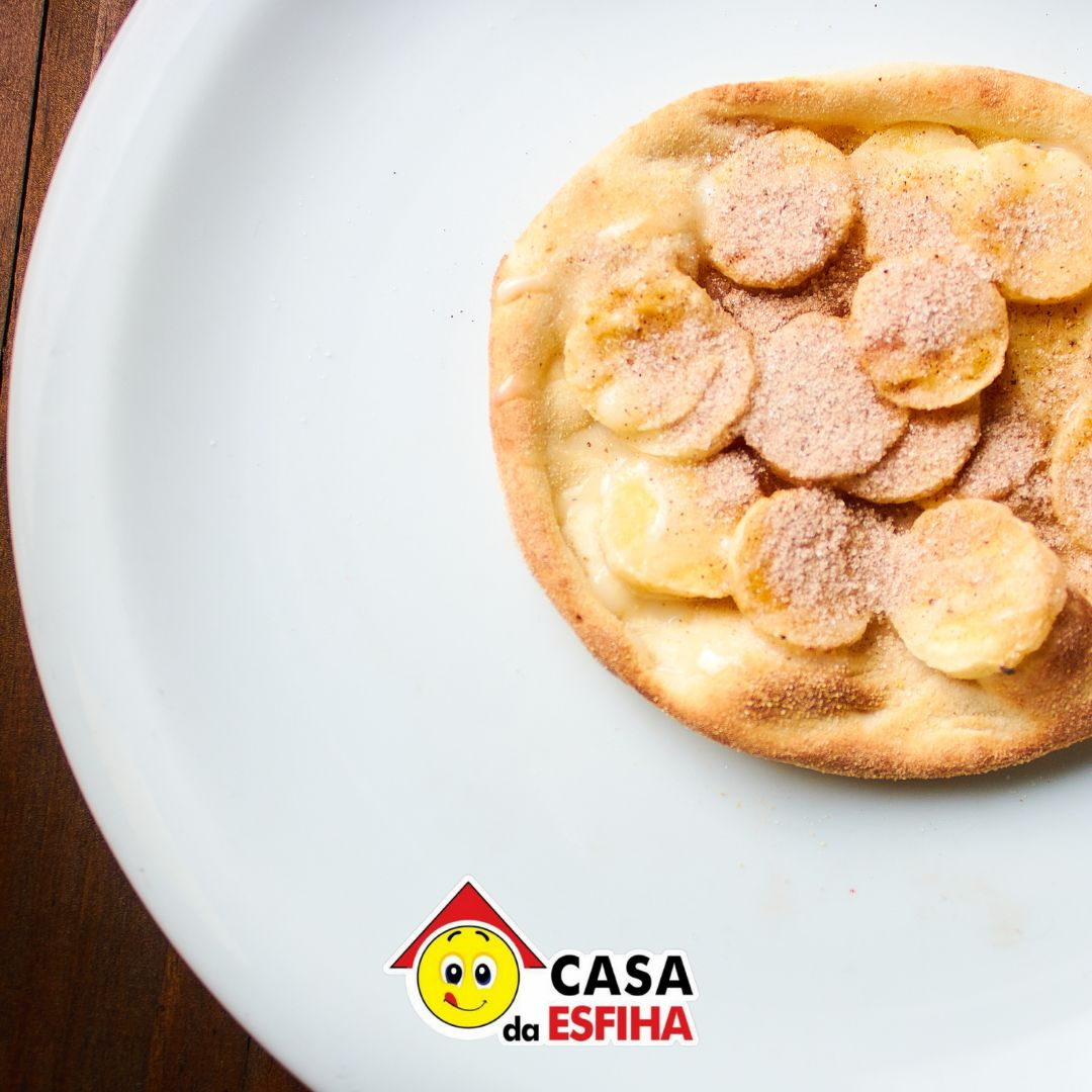 Banana, leite condensado e canela.