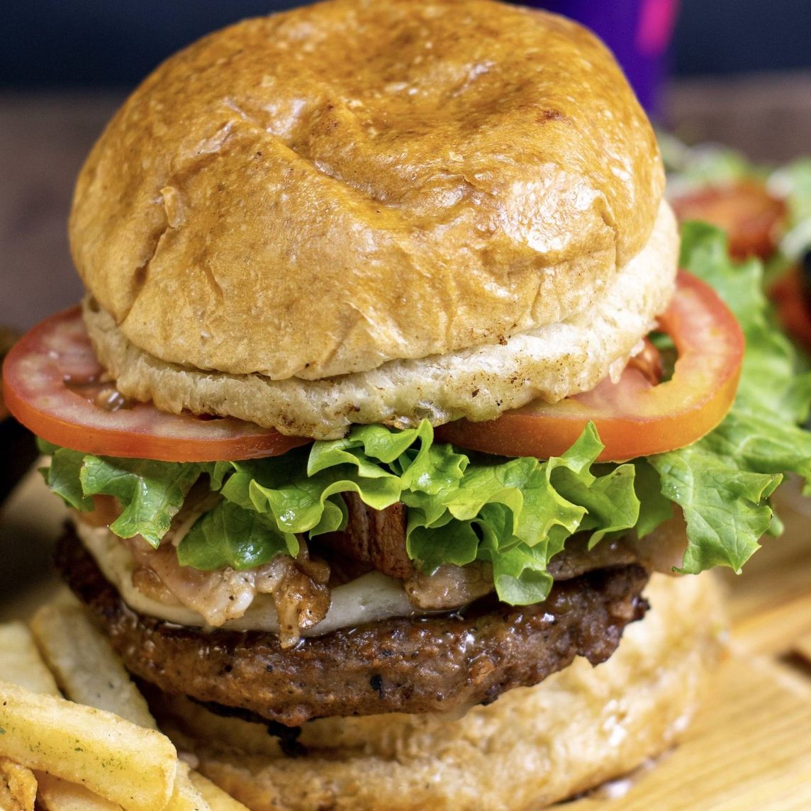 Bacon cheeseburger con Papas