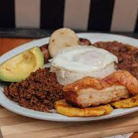 Bandeja Casera La Villa Carne Molida y Chicharron