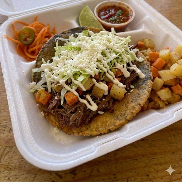 Gorditas Doradas Rellenas de Barbacoa