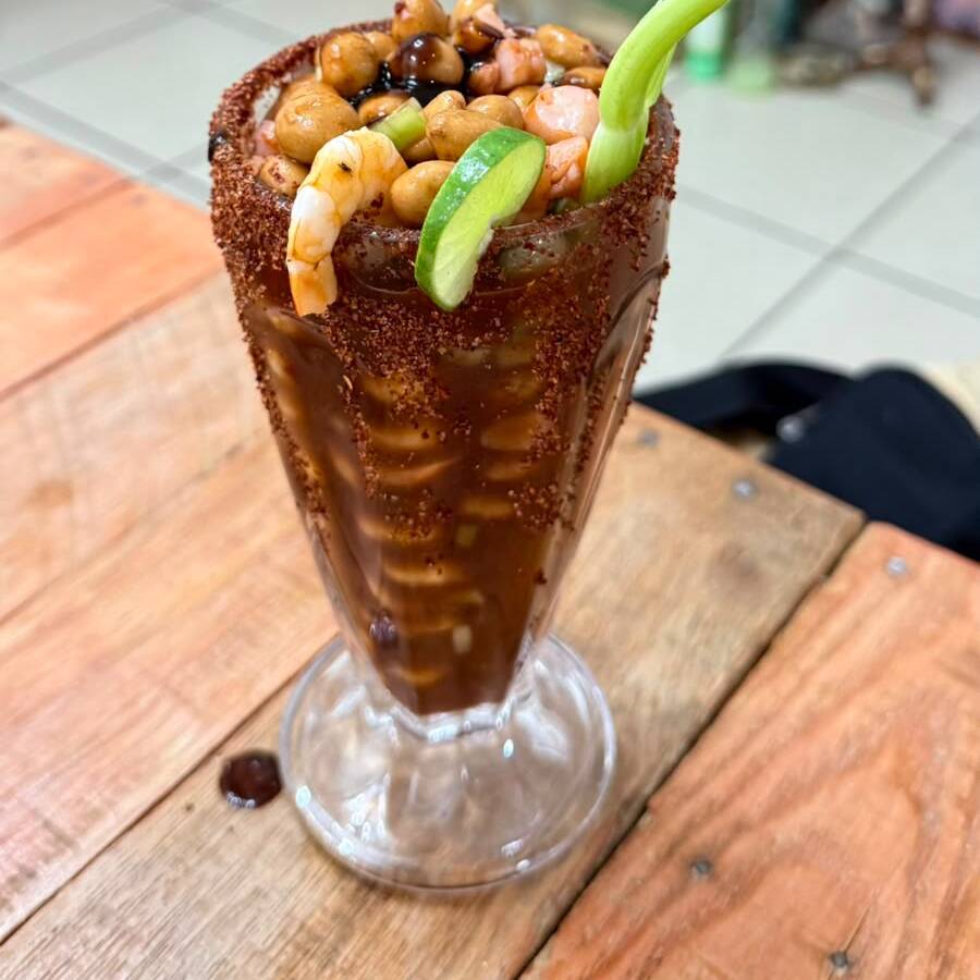 Medio Cacahuates con camarón cocido