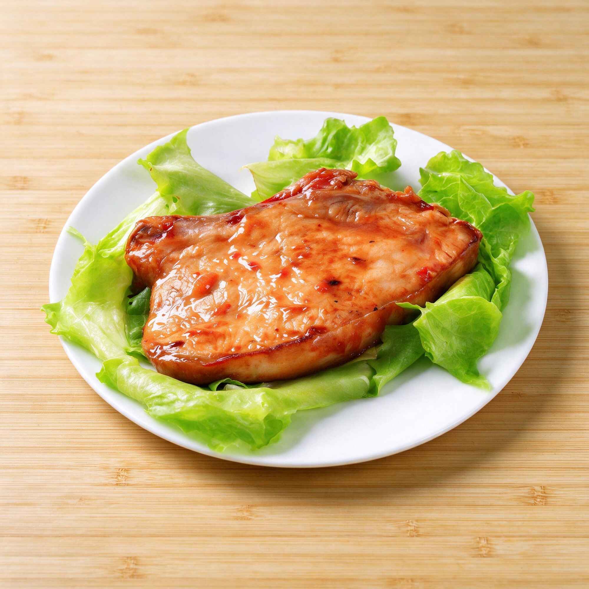 Chuleta ahumada con ensalada.(corrida)