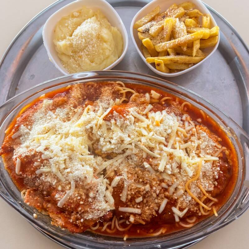 FRANGO MACARRAO FRITAS E PURE