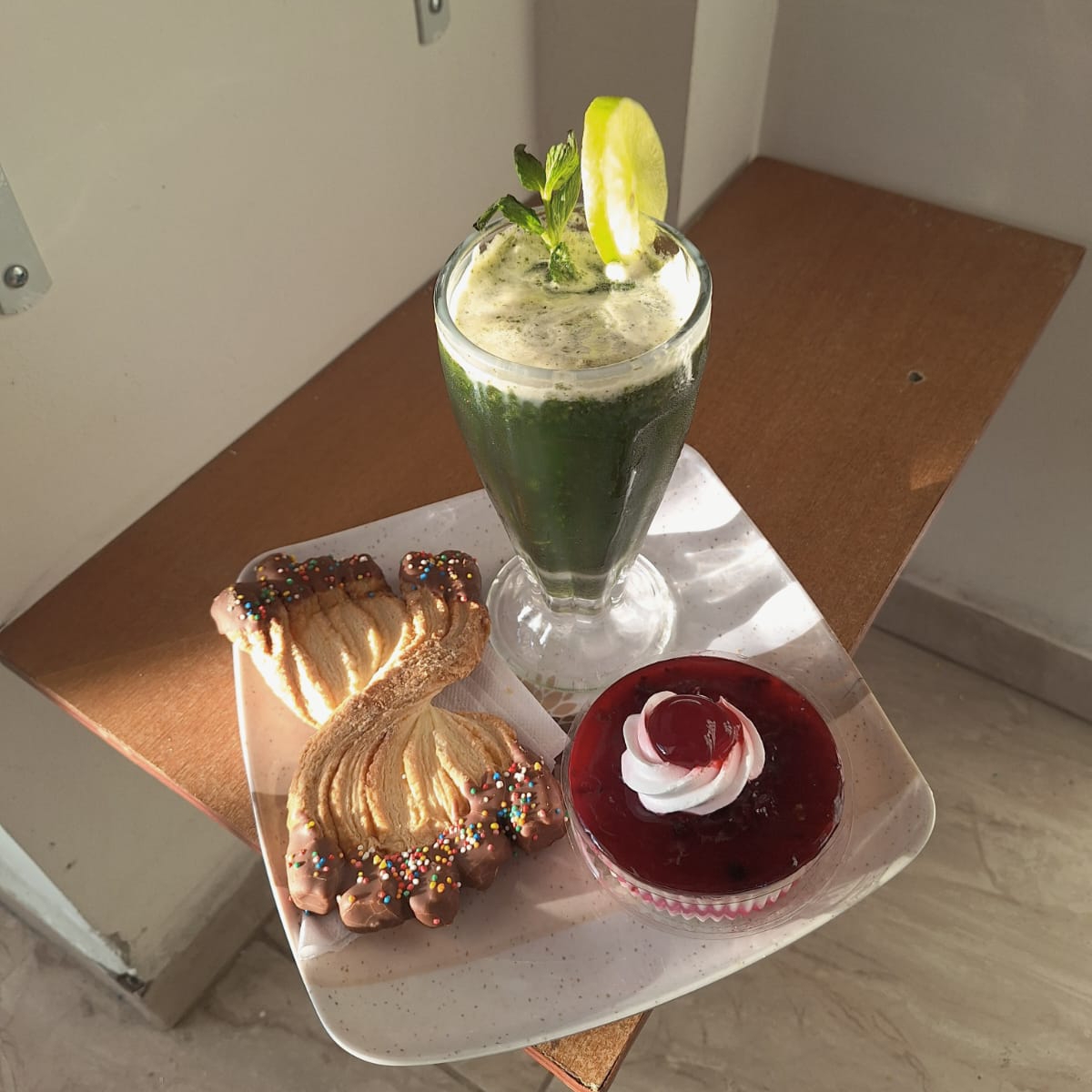 Frutos del Bosque + Bebida + Mariposa Hojaldre