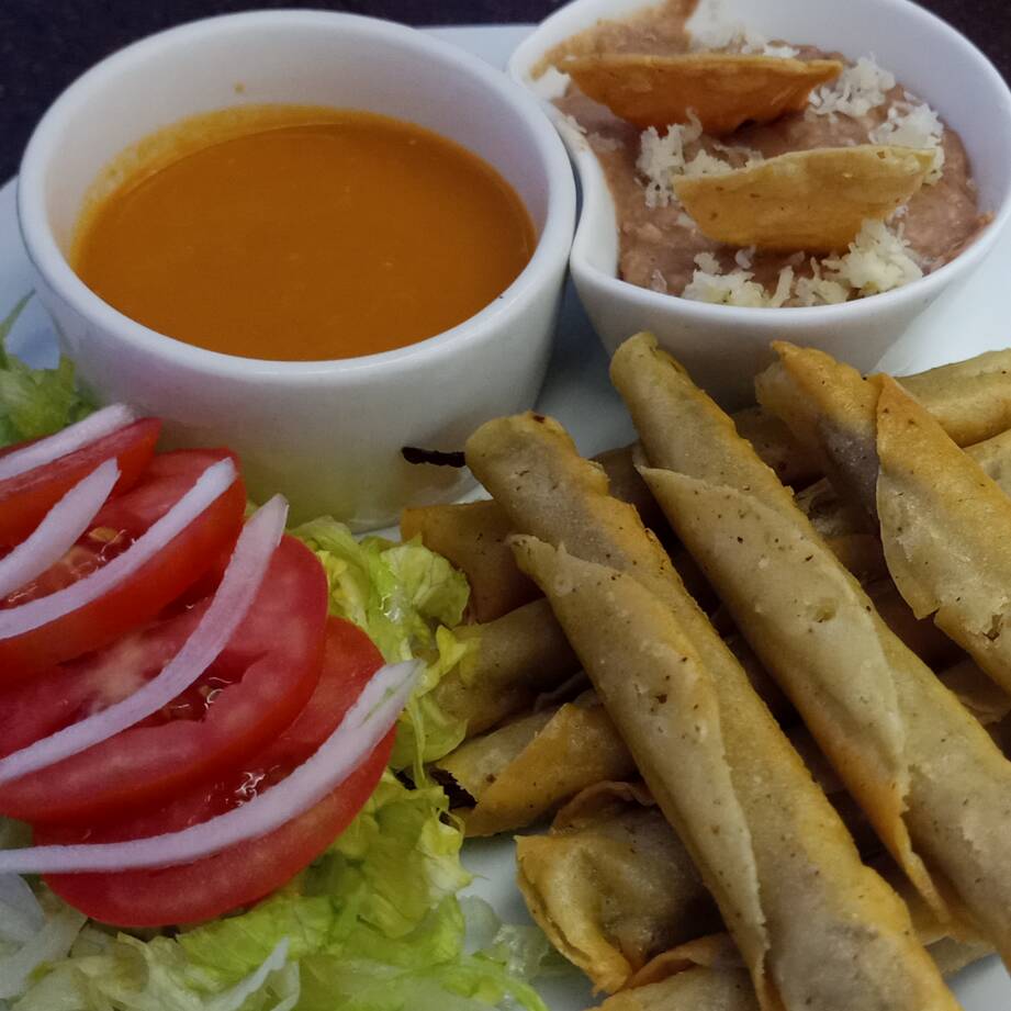 Tacos Dorados de Pollo
