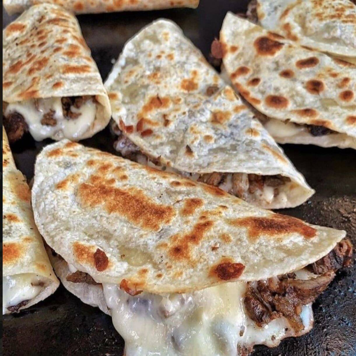 Taco de Harina con Longaniza con Queso