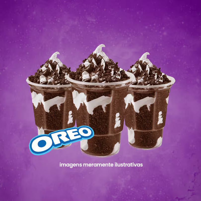 Sorvete com pedacinhos de Oreo e calda de chocolate irresistível.