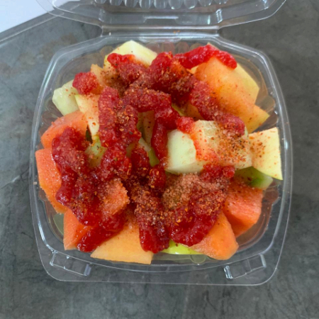 Coctel de Fruta con Chamoy y Chile