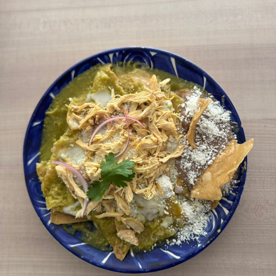 Chilaquiles Verdes Con Pollo Deshebrado