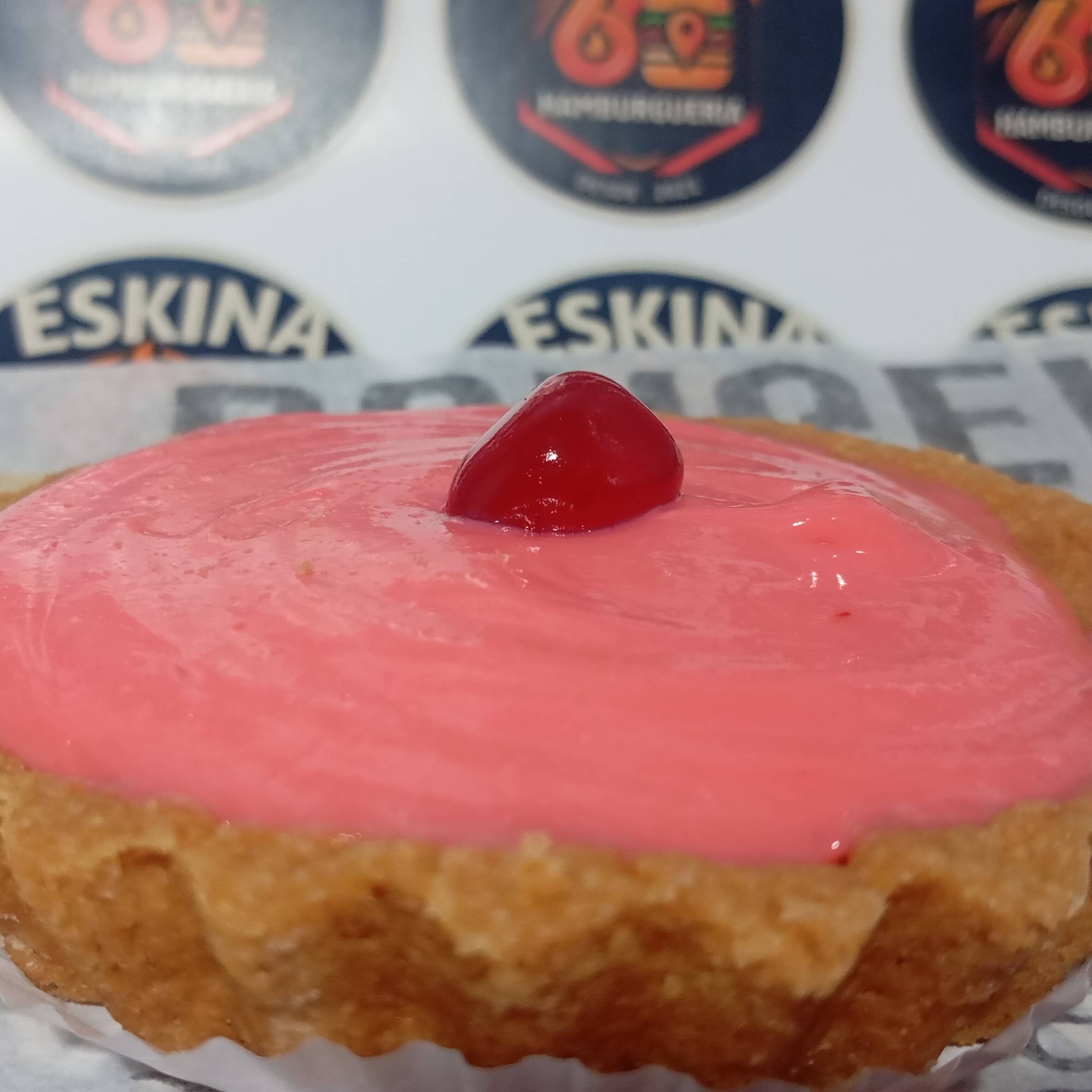 Uma deliciosa tortinha com sabor delicioso de uma musse de morango.