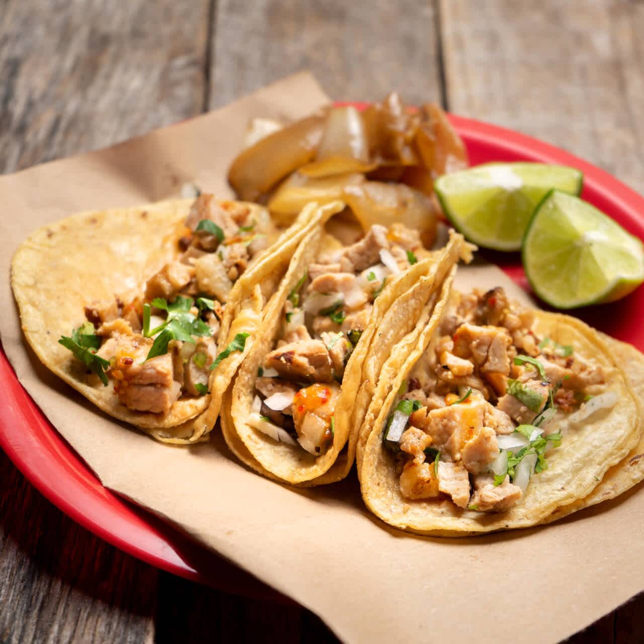 2 Tacos de Surtida, Mas COCA-COLA.