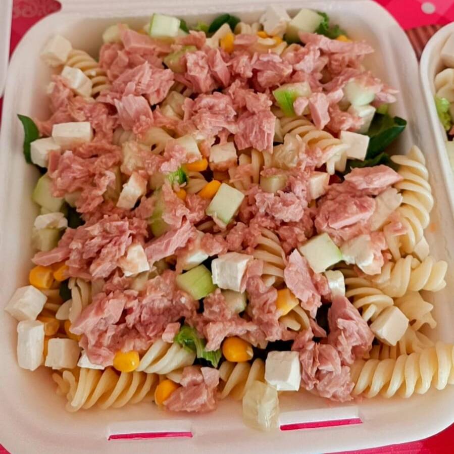 Ensalada de atún grande