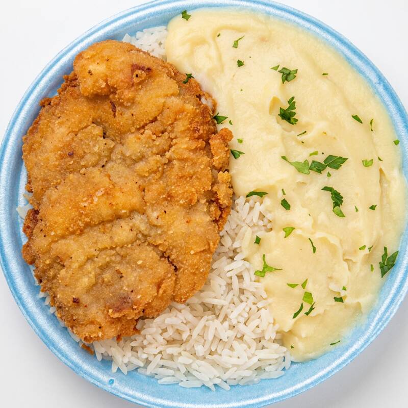 Frango Empanado, Arroz, Feijão e Purê de Batata