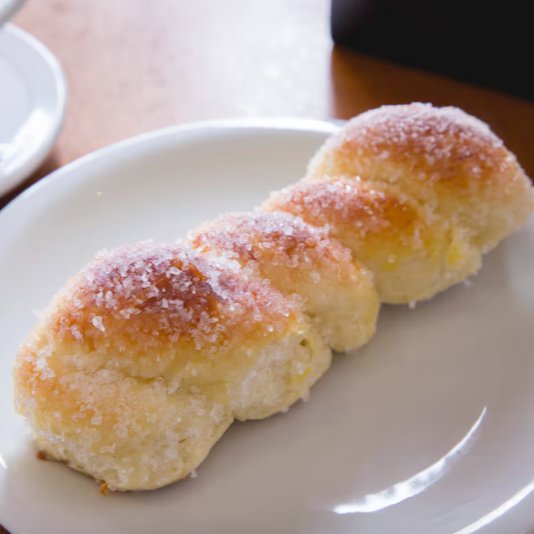 aprecie essa deliciosa trança pequena, finalizada com açúcar ou creme, escolha seu sabor preferido.