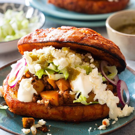 pambazo de papa con chorizo