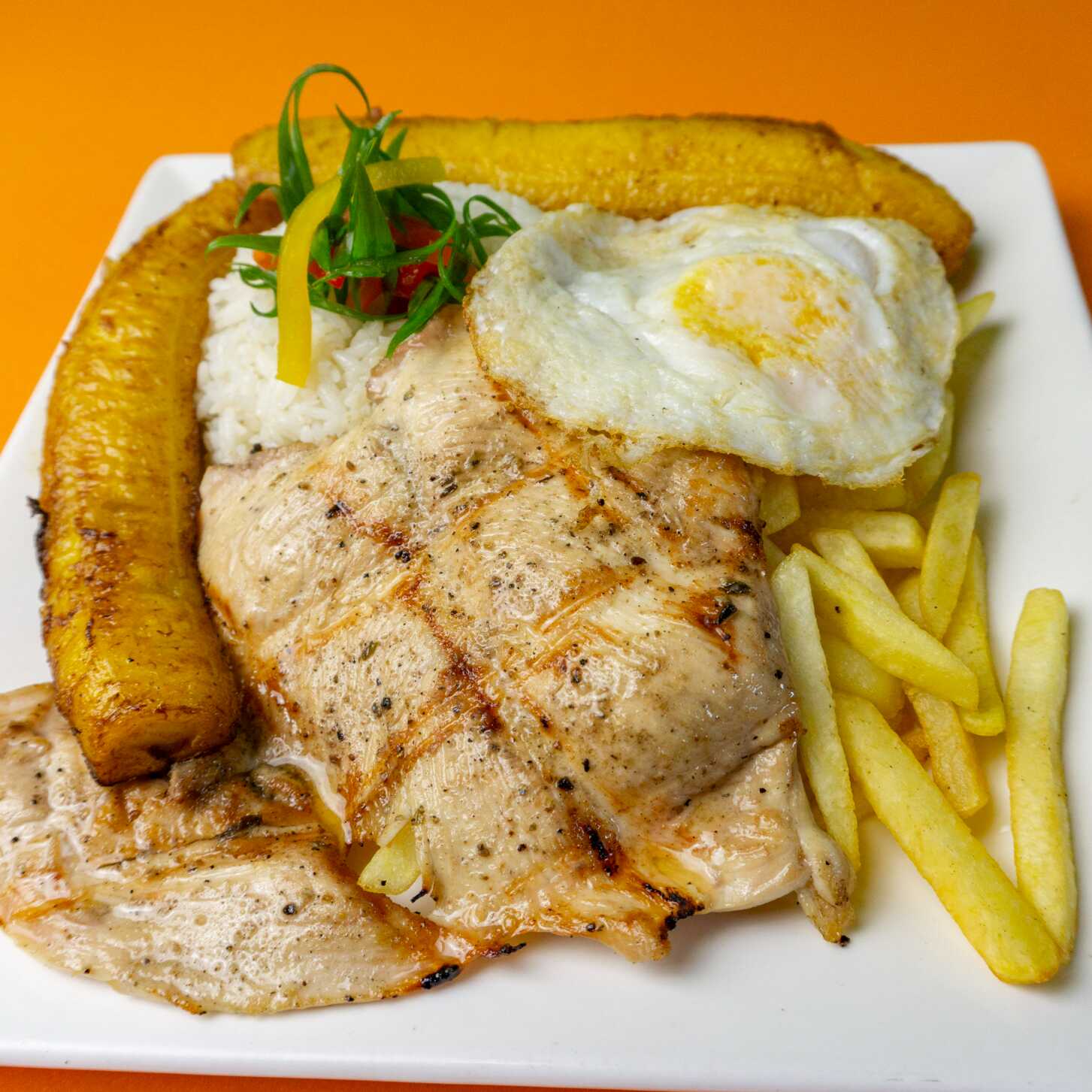 Pechuga Grill a Lo Pobre + Bebida