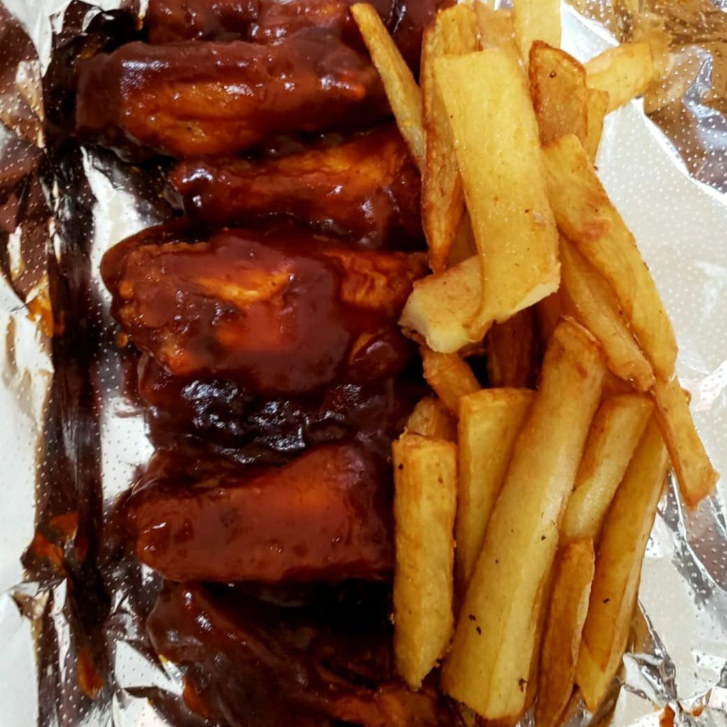 Alitas Búfalo, 8 pzas para con 100grs de papas.