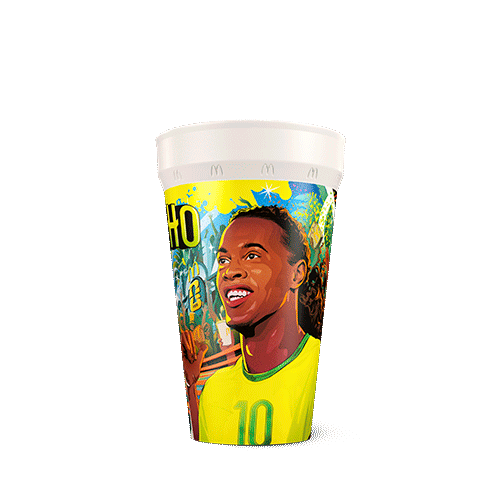 Copo edição exclusiva da Copa do Mundo da Fifa 2026, com ilustração colecionável do jogador Brasileiro, um dos grandes craques do futebol mundial. Imagens Meramente Ilustrativas