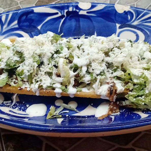 Huarache con Guisados