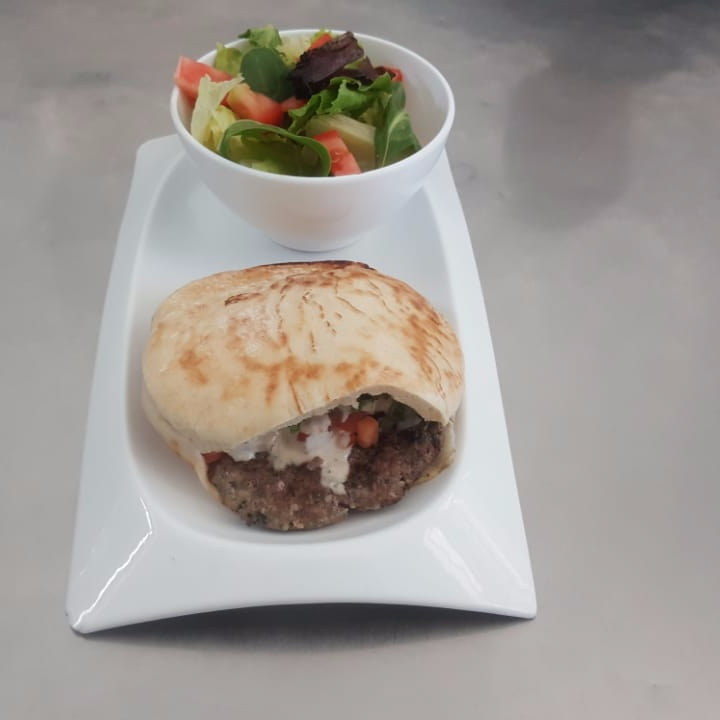 Pita Kebab con Ensalada de La Casa