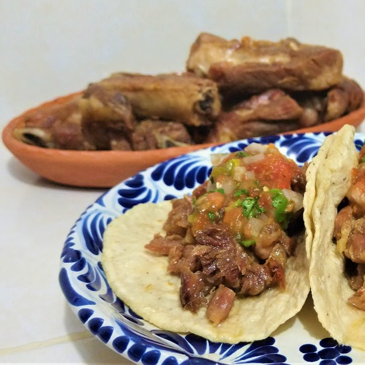 Taco de Costilla de Cerdo Salsa Roja