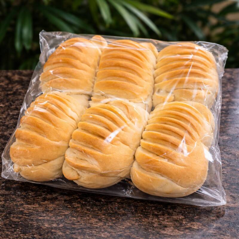 Pão caseirinho (Riscadinho), macio e leve, Delicioso! Embalagem com 6 unidades, ideal para o consumo diário e para acompanhar refeições ou lanches.