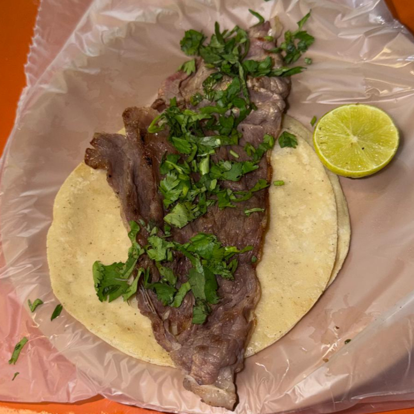 Taco de Bistec Entero Sin Cebolla, con Cilantro
