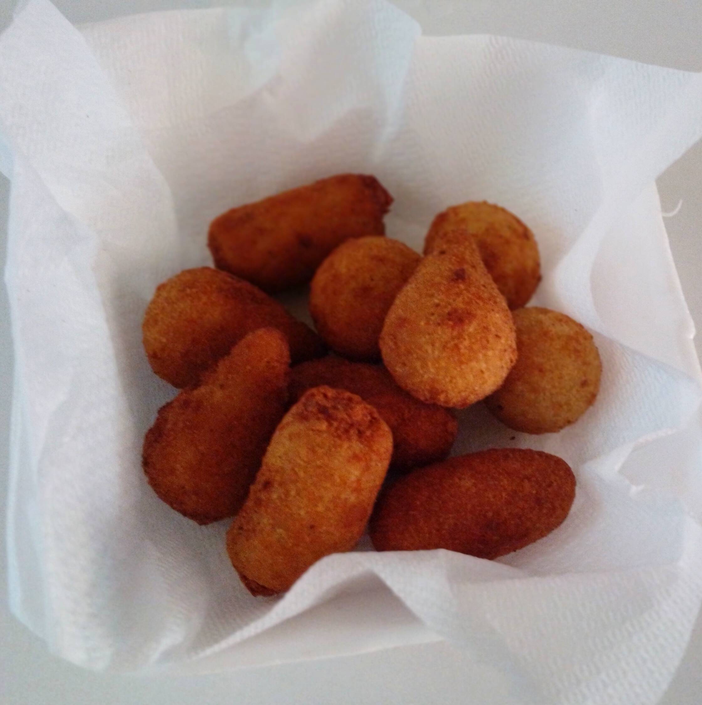 Não separamos sabores.
10 unidades sortidas
(coxinha, croquete de calabresa, bolinho de queijo, rissole de frango, bolinho de carne).