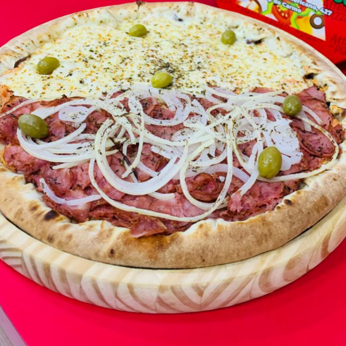 1 CALABRESA ACEBOLADA + MUSSARELA + ESCAROLA COM MUSSARELA E BACON