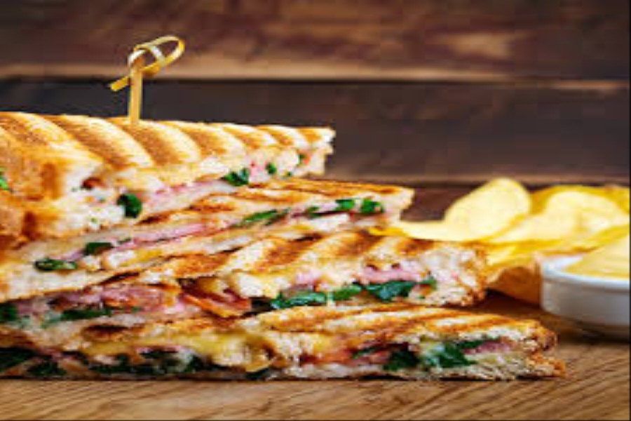 PANINI DE CARNE PASTOR CON PAPAS FRITAS