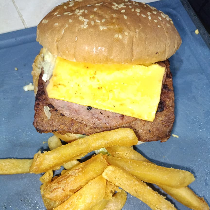 Hamburguesa Sencilla con Papas