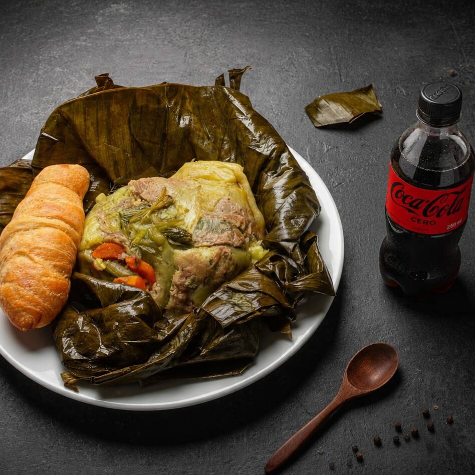 Combo 2: Tamal Tolimense + Coca Cola 250ml + Pan