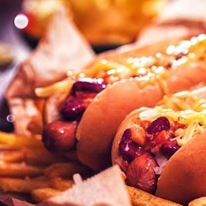 Hot Dog con Tocino y Queso y Papas