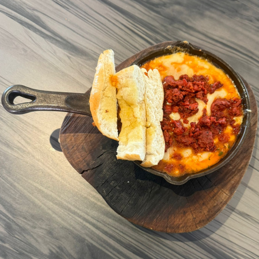 Queso Fundido con Chistorra
