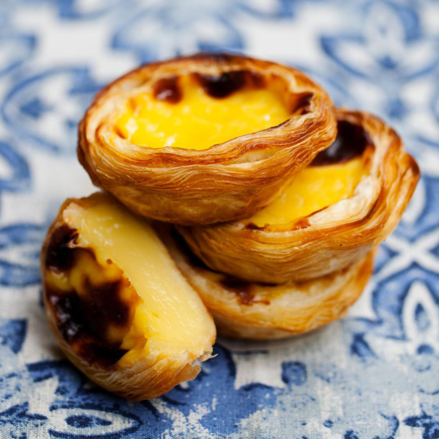 2 pastéis de Belém ou Natas , o Original igual só em Portugal! Igual só em Portugal, crocante e maravilhoso .