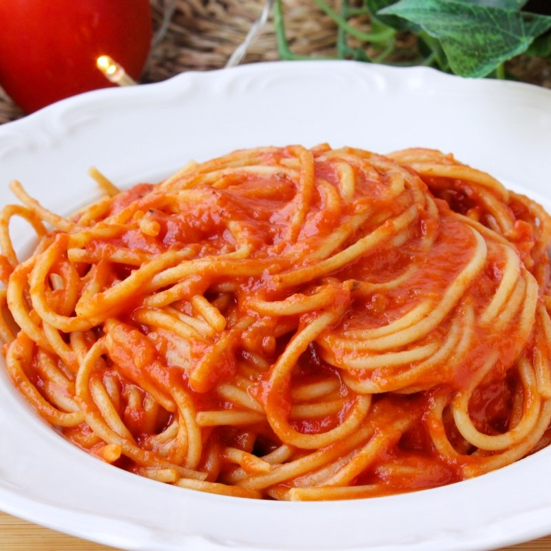 Espaguetis Rojos Y Papas Gajo