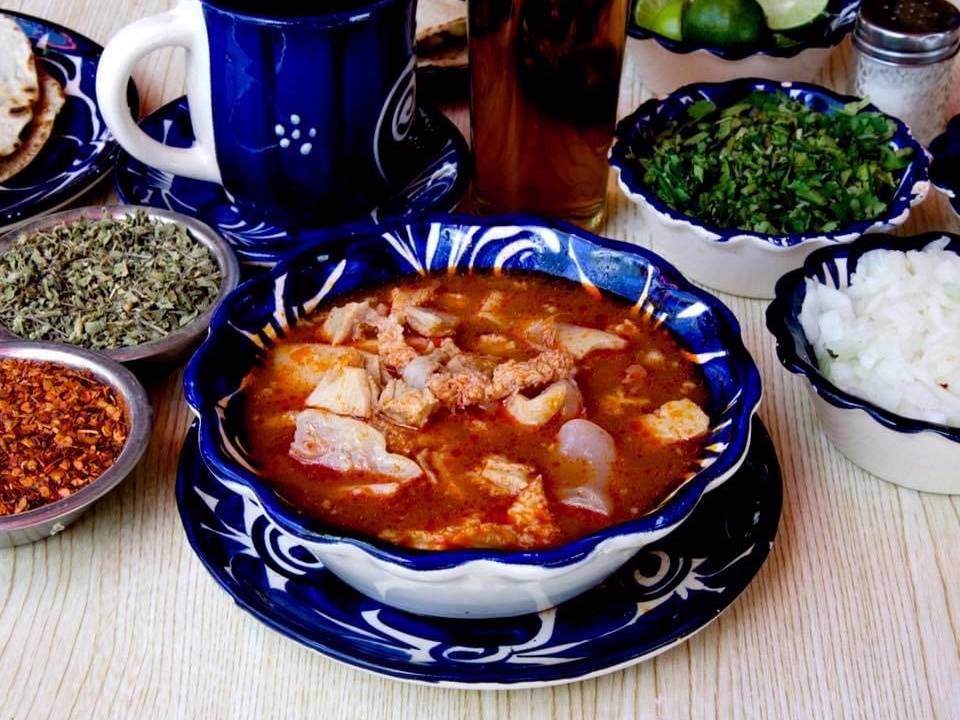Menudo Grande + Quesadilla + Coca Cola