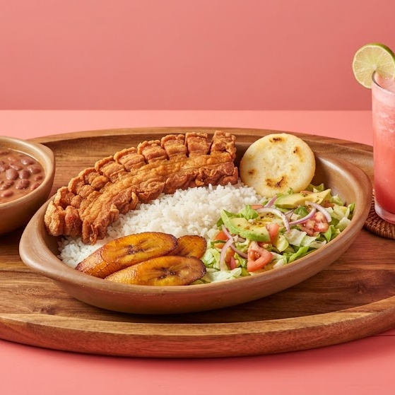 Bandeja Chicharron + Frijoles + Gaseosa 250 ml