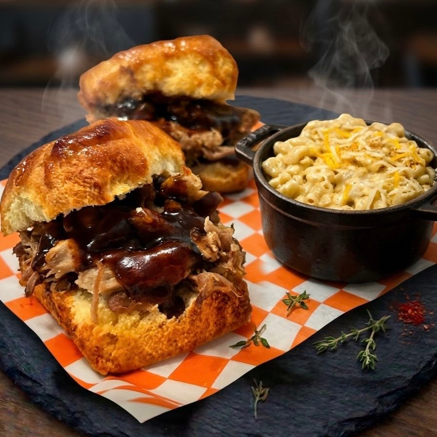 Honey Buttermilk Biscuits con Pulled Pork